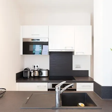 Marriott : 2 Beds/2 Baths Sea View Appartement Cannes